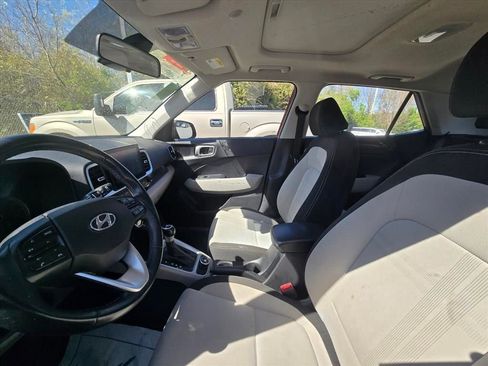 Used 2022 Hyundai Venue SEL image 4