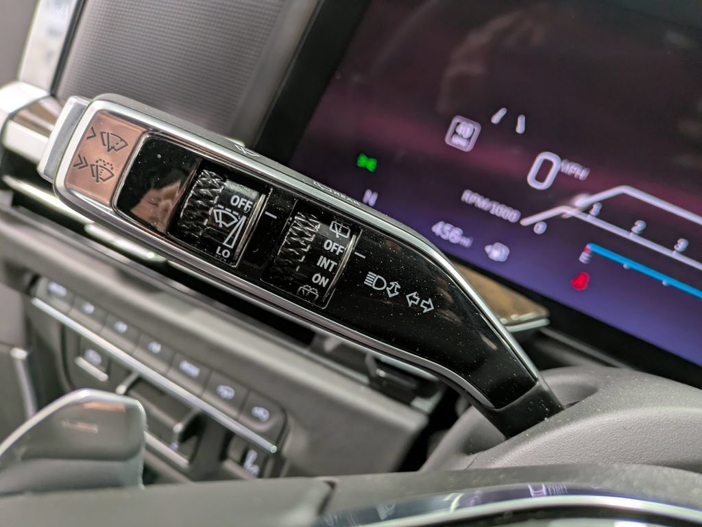 Used 2026 Cadillac Escalade Platinum Sport w/ LPO, Floor Liner Package AWD/4WD image 17