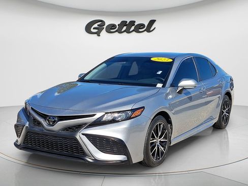 Certified 2023 Toyota Camry SE image 1