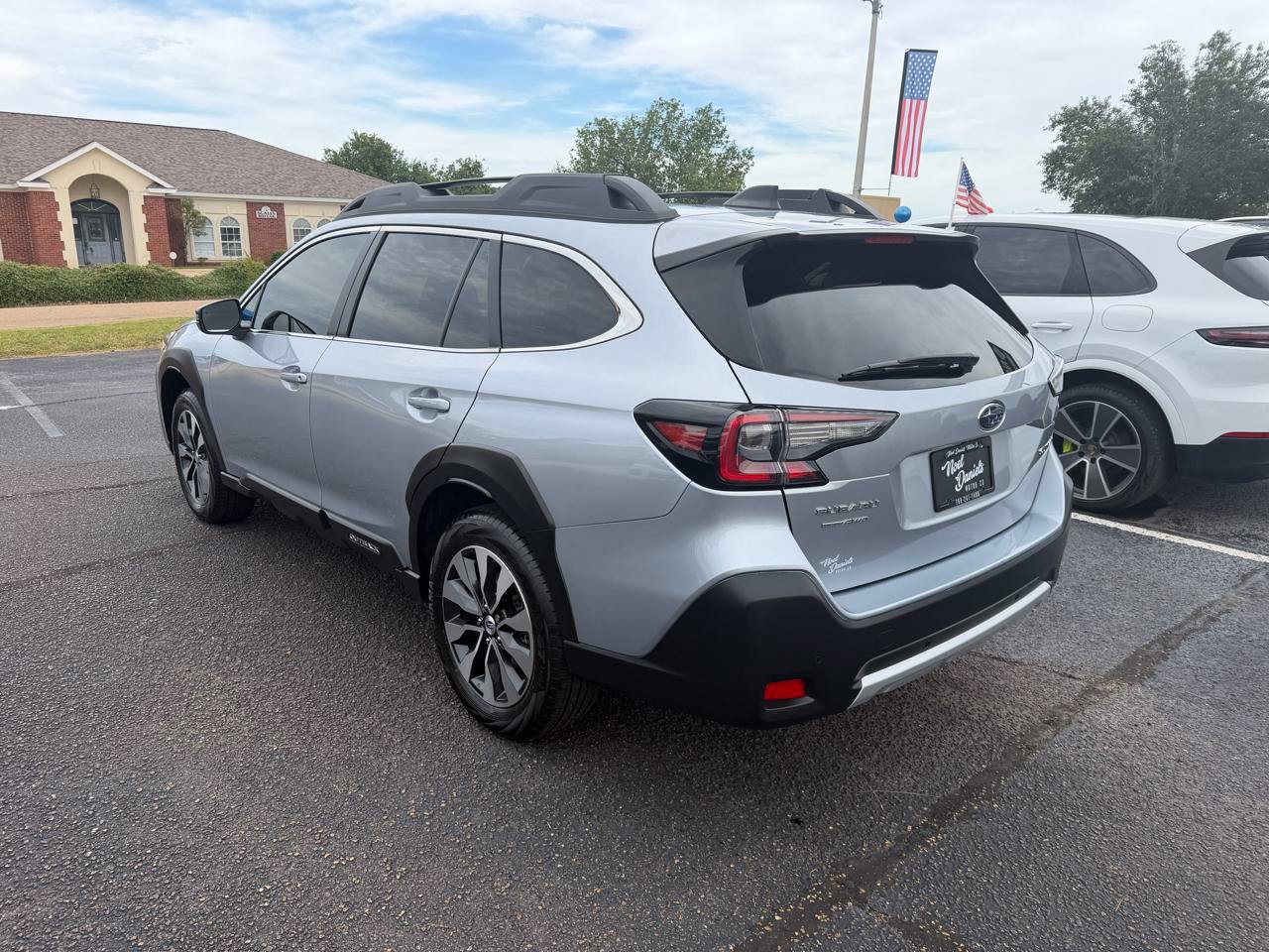 Used 2023 Subaru Outback Limited AWD/4WD image 2