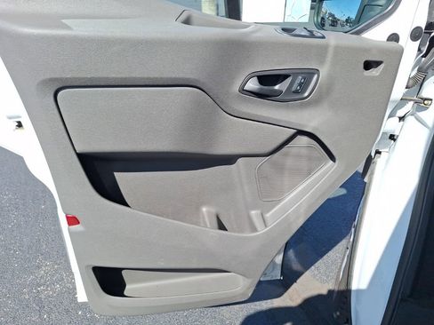 Used 2021 Nissan Rogue Sport SV image 2