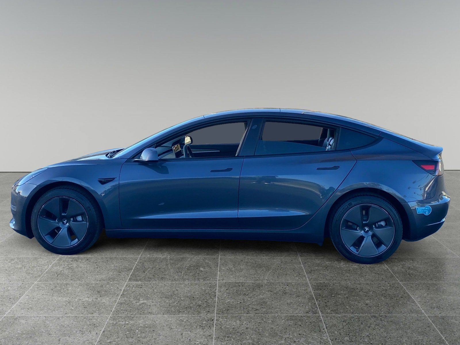 Used 2023 Tesla Model 3 Standard Range RWD image 2