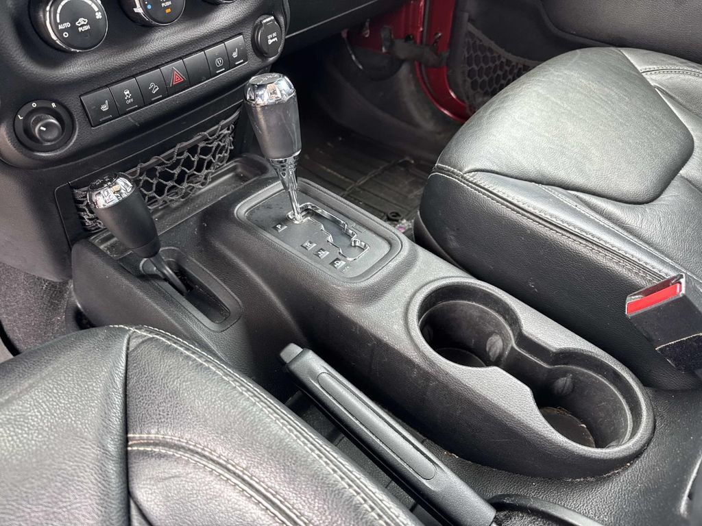 Used 2013 Jeep Wrangler Unlimited Rubicon w/ Connectivity Group AWD/4WD image 26