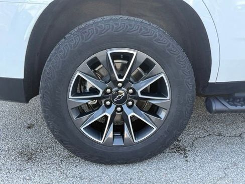 Used 2023 Chevrolet Tahoe Z71 w/ Luxury Package AWD/4WD image 12