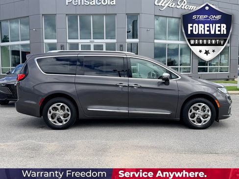 Used 2021 Chrysler Pacifica Limited AWD/4WD image 8