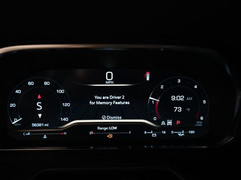 Used 2024 GMC Yukon SLT w/ SLT Luxury Package AWD/4WD image 2