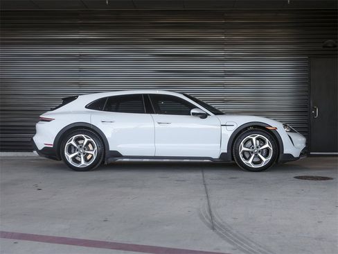 Certified 2022 Porsche Taycan 4 Cross Turismo image 8
