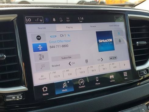 Used 2023 Chrysler Pacifica Touring-L FWD image 19