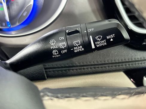 Used 2018 Chrysler Pacifica Limited w/ Advanced Safetytec Group FWD image 16