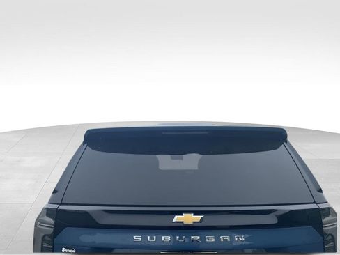 Used 2025 Chevrolet Suburban Premier AWD/4WD image 7
