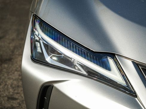 Used 2021 Lexus UX 200 w/ Accessory Package (Z2) FWD image 9