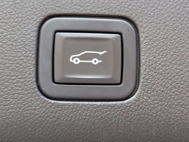 Used 2021 Chevrolet Tahoe RST w/ Luxury Package RWD image 11