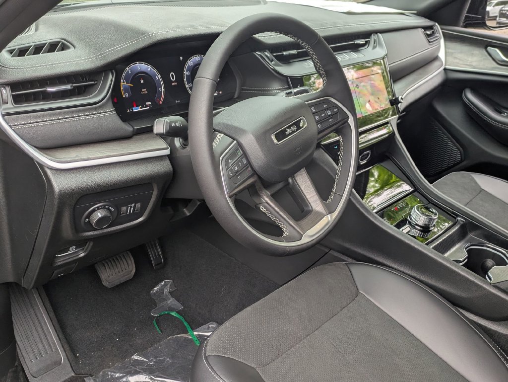 New 2026 Jeep Grand Cherokee Altitude AWD/4WD image 13