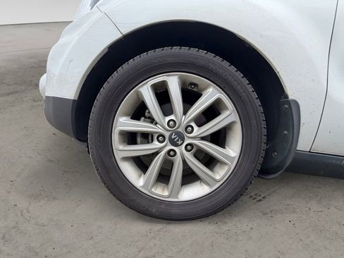 Used 2019 Kia Soul + image 10