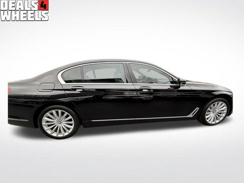 Used 2018 BMW 740i RWD image 8