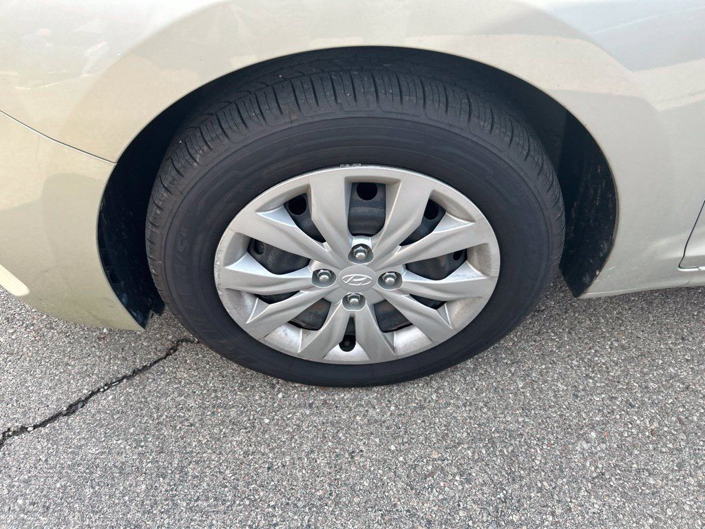 Used 2019 Hyundai Accent SE FWD image 6