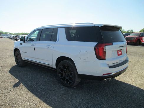 New 2026 GMC Yukon XL Denali w/ Denali Reserve Package AWD/4WD image 6