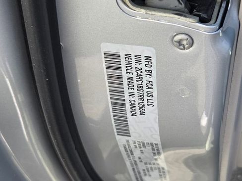 Used 2024 Chrysler Pacifica Touring-L FWD image 11