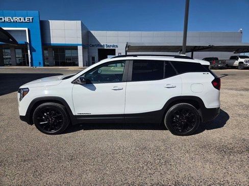 Used 2023 GMC Terrain SLE w/ Driver Convenience Package image 7