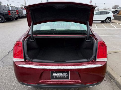 Used 2017 Chrysler 300 Limited w/ Value Package image 13