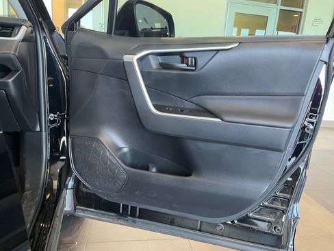 Used 2025 Toyota RAV4 LE AWD/4WD image 16