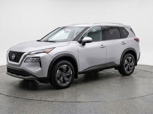 Used 2025 Nissan Rogue SV FWD image 3