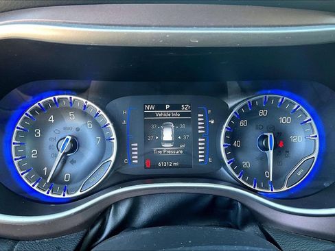 Used 2023 Chrysler Voyager LX FWD image 12