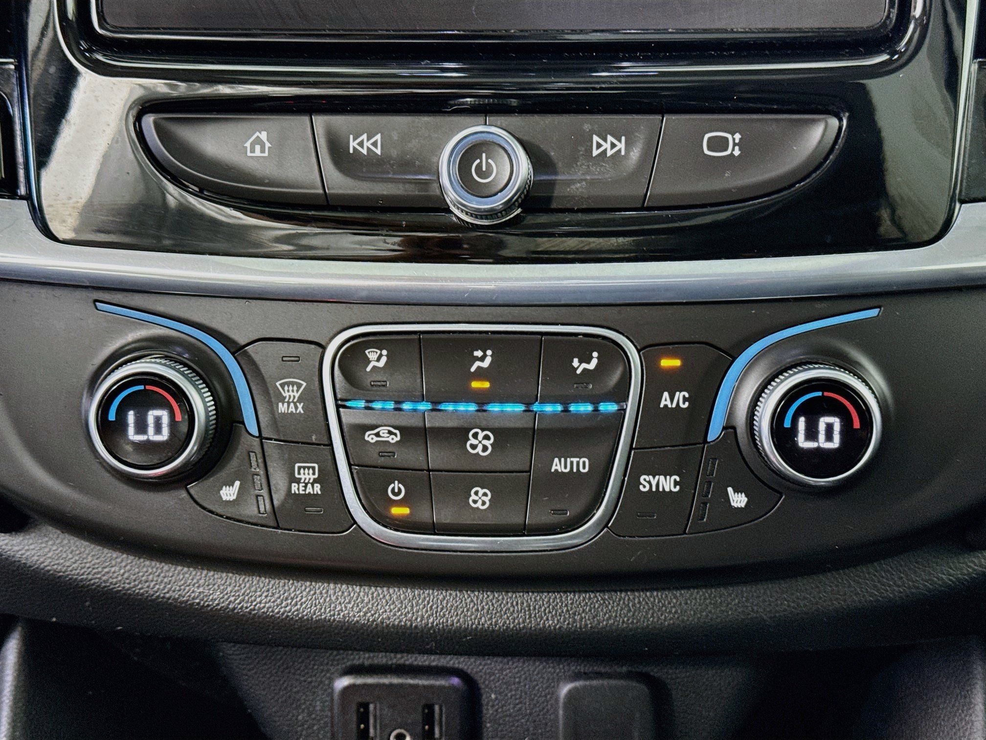 Used 2019 Chevrolet Traverse LT w/ LT Premium Package AWD/4WD image 16