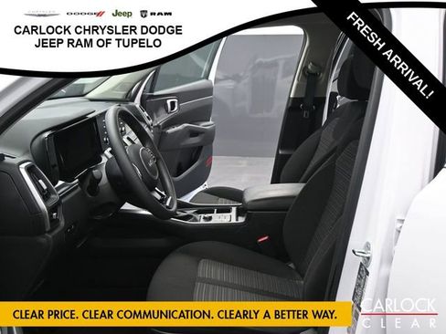 Used 2023 Kia Sorento LX image 11