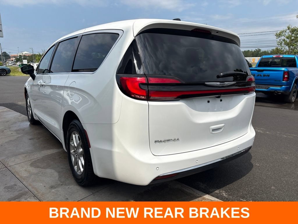 Used 2026 Chrysler Pacifica Select FWD image 4
