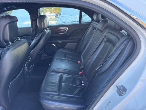 Used 2018 Lincoln Continental Select w/ Technology Package image 6