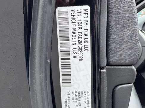 Used 2021 Jeep Grand Cherokee Laredo w/ Security & Convenience Group image 24