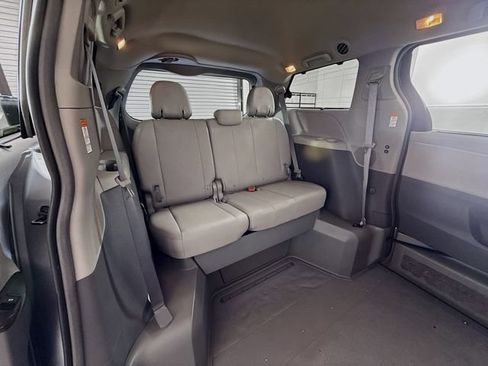 Used 2016 Toyota Sienna XLE FWD image 27