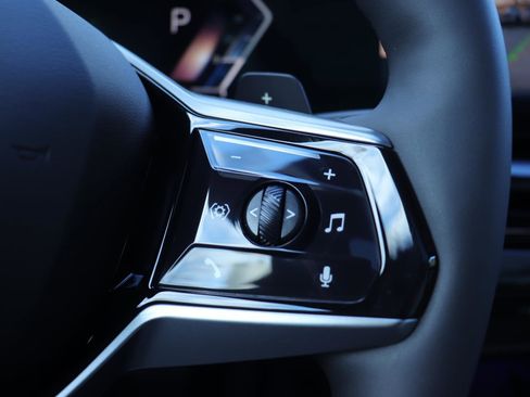 Used 2025 BMW 530i w/ Executive Package image 33