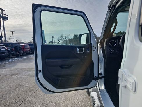New 2026 Jeep Wrangler Unlimited Sahara AWD/4WD image 12