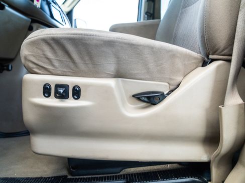 Used 2006 Ford E-350 and Econoline 350 XL RWD image 24