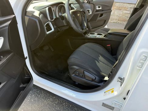 Used 2017 Chevrolet Equinox LS AWD/4WD image 26