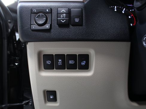 Used 2022 Lexus GX 460 Premium w/ Accessory Package AWD/4WD image 56