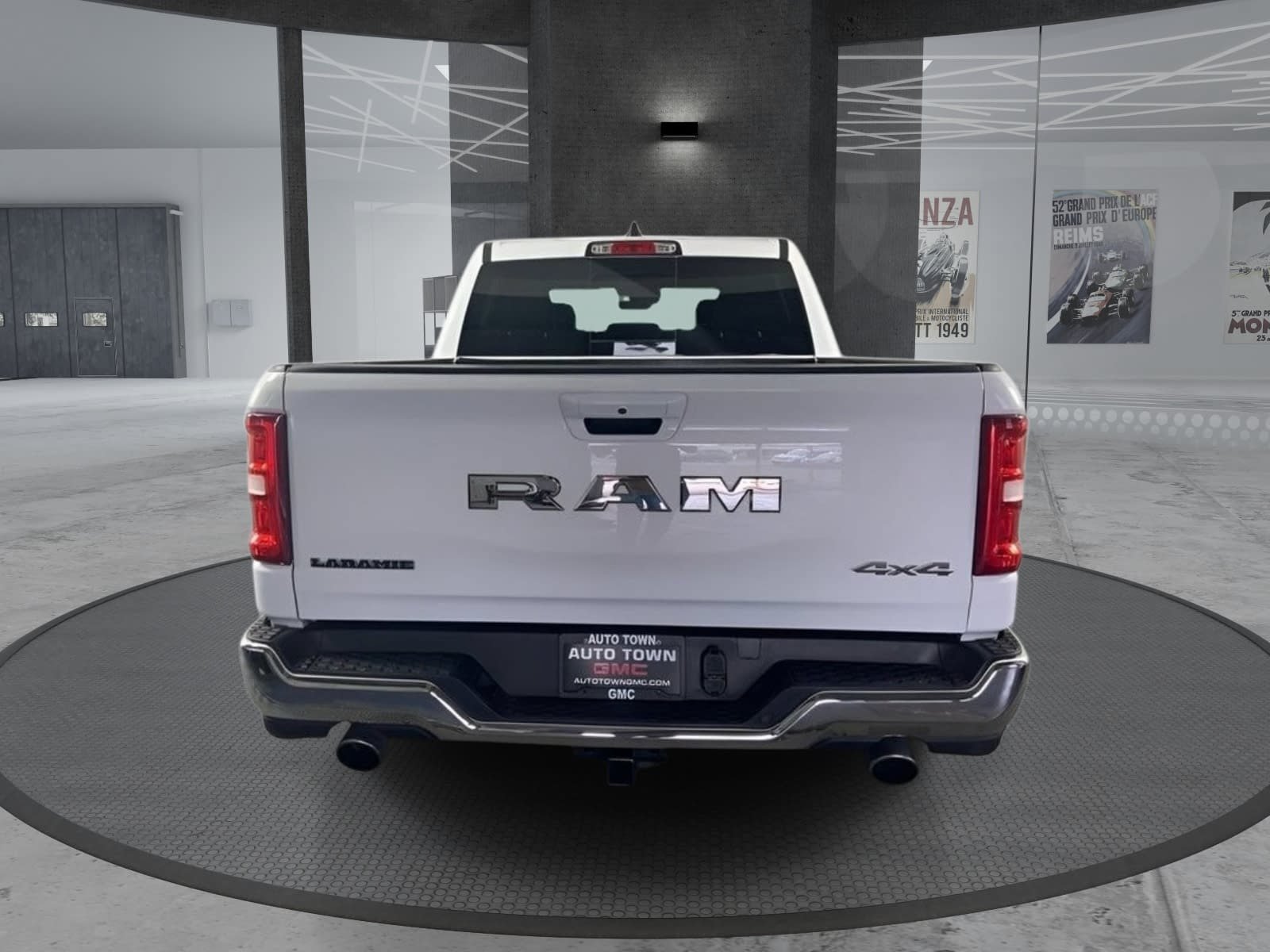 Used 2025 RAM 1500 Laramie AWD/4WD image 7