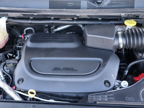 Used 2019 Chrysler Pacifica Touring-L Plus w/ Tire & Wheel Group FWD image 39