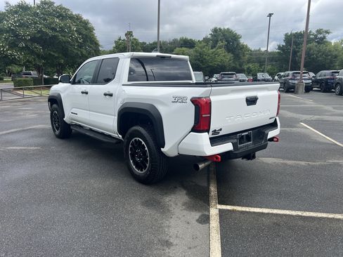 Used 2025 Toyota Tacoma TRD Off-Road AWD/4WD image 7