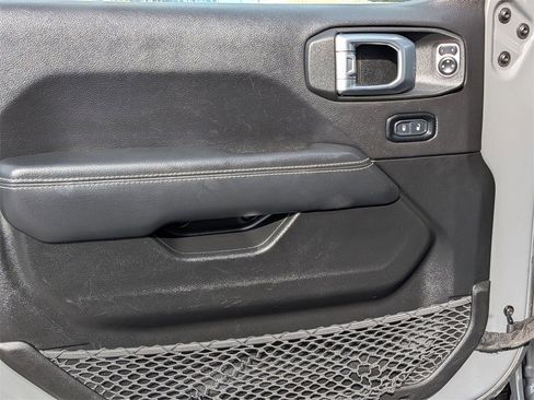 Used 2023 Jeep Wrangler Unlimited Sahara image 10