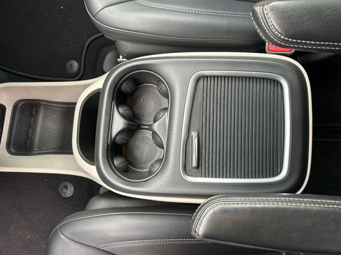 Certified 2024 Chrysler Pacifica Touring-L image 27