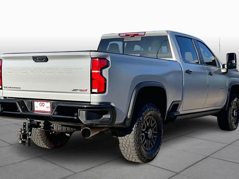 Used 2025 Chevrolet Silverado 2500 ZR2 w/ Technology Package image 13