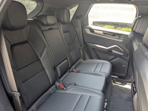 Used 2025 Porsche Cayenne image 24