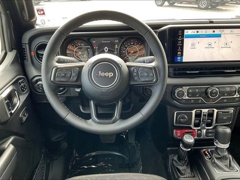 New 2025 Jeep Gladiator Mojave w/ Convenience Group image 16