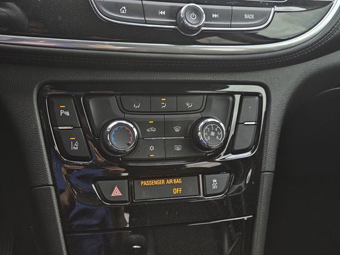 Used 2021 Buick Encore Preferred w/ Safety Package II image 20