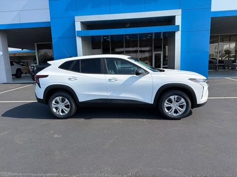 New 2026 Chevrolet Trax LS FWD image 3