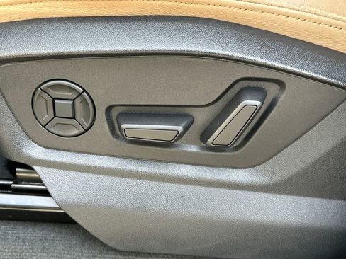 Used 2023 Audi Q8 Premium Plus image 21