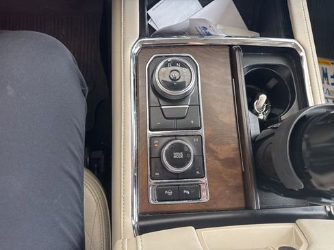 Used 2019 Ford Expedition Platinum image 21